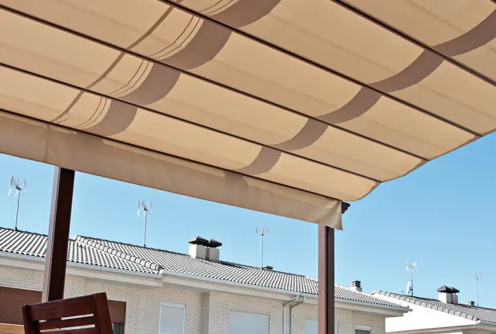Toldo palillería pared-suelo para jardines
